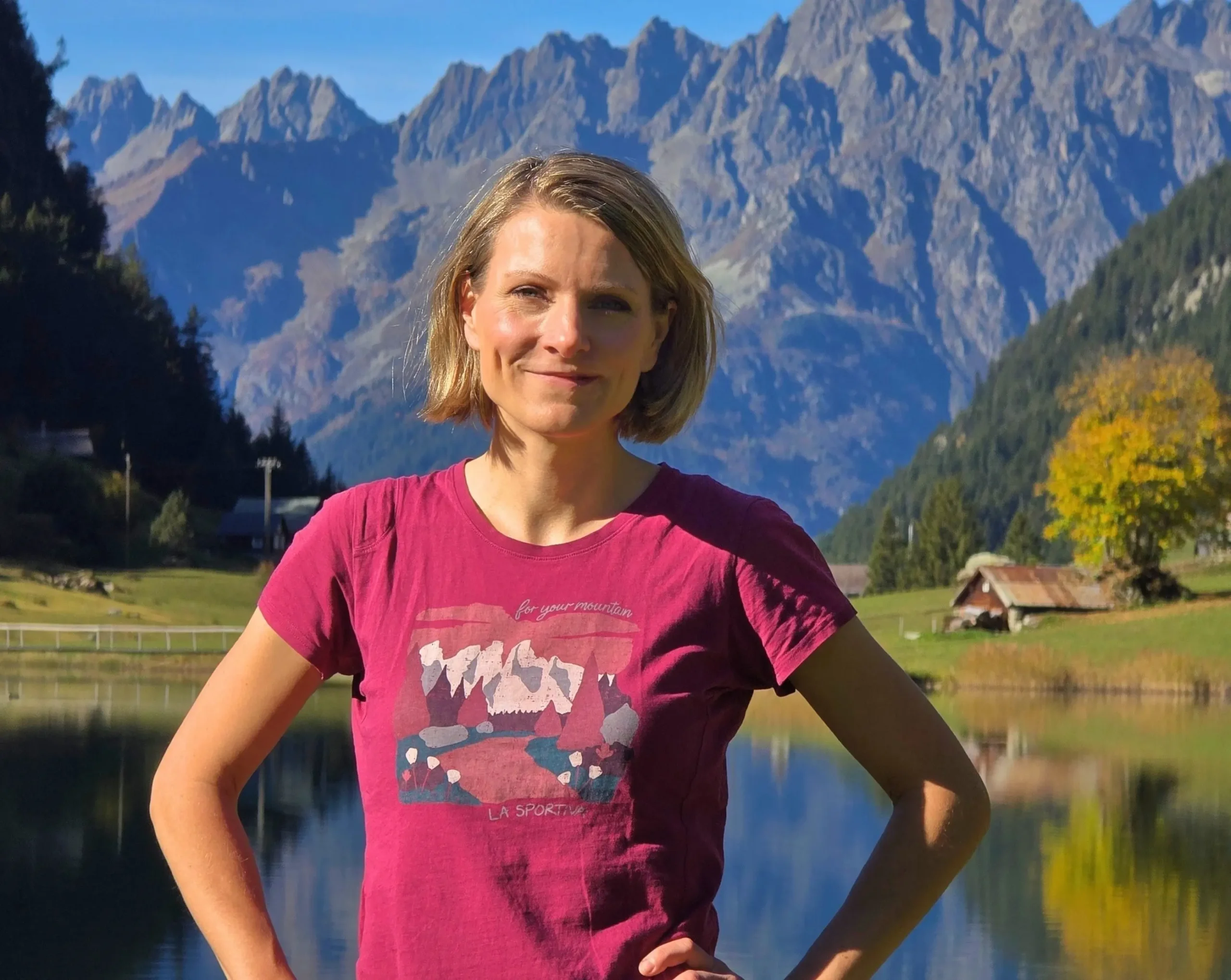 Nora Isterheld, responsible for Marketing and Business Development at tandemflug.ch, pictured against a Swiss mountain backdrop.